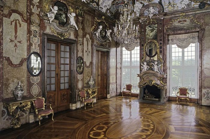 Pavillon de chasse du château résidentiel de Ludwigsbourg avec pièce de marbre de Giacomo Antonio Corbellini 