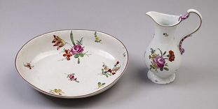 Wash basin and pitcher made of Ludwigsburg porcelain, circa 1750