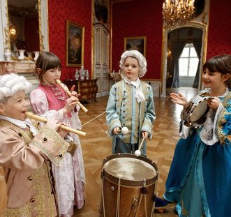 Residenzschloss Ludwigsburg, Kostümierte Kinder im Schloss