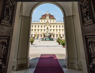 Blick auf den Schlosshof des Residenzschlosses Ludwigsburg