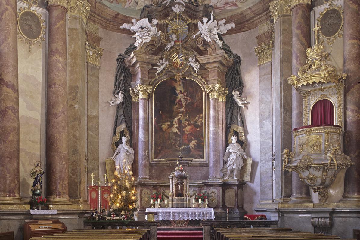 Blick auf den Altar in der Schlosskapelle des Residenzschlosses Ludwigsburg