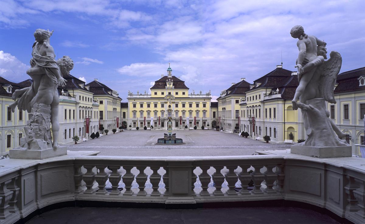 Blick vom Neuen auf den Alten Hauptbau