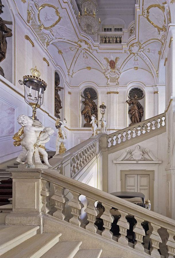 Château résidentiel de Ludwigsbourg, Escalier du roi dans le nouveau Corps de logis