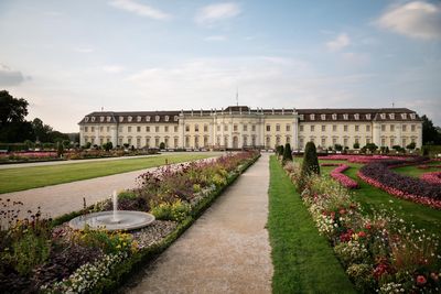 Residenzschloss Ludwigsburg, Außenansicht mit Garten