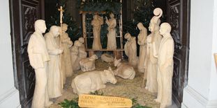 Die Krippenausstellung bringt weihnachtliches Flair ins Schloss. 