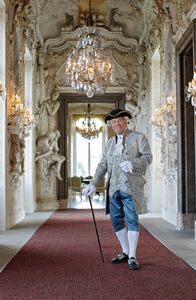 Herr im historischen Kostüm im Residenzschloss Ludwigsburg