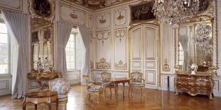 Image: Dressers and chairs from Paris.