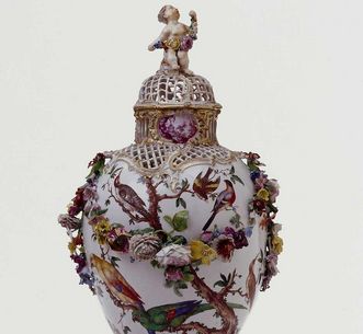 Ornate vase, Ludwigsburg porcelain, Gottlieb Friedrich Riedel, circa 1760/65