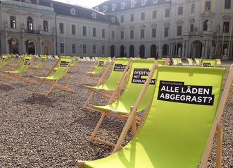 Residenzschloss Ludwigsburg, Außen, Liegestühle