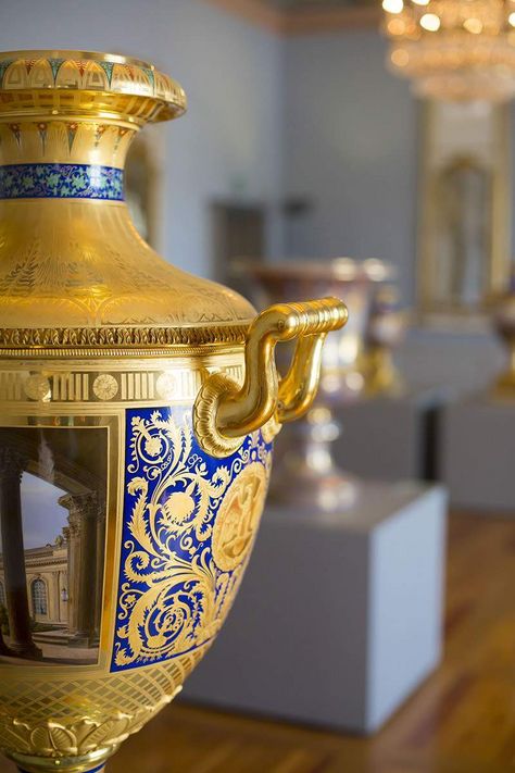Ludwigsburg Palace, Vase in the ceramics museum