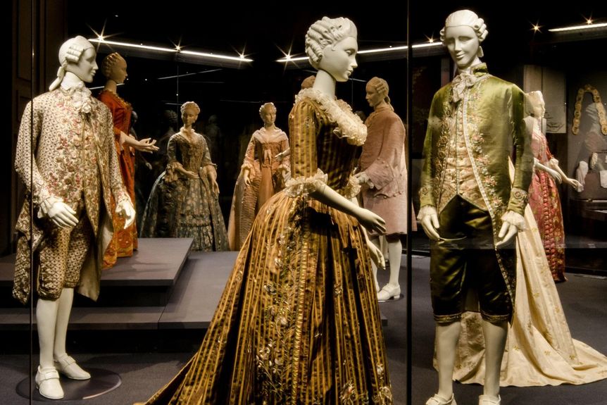 Residenzschloss Ludwigsburg, Innen, Modemuseum, Kleider