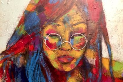 Ein leuchtend farbiges, expressionistisch anmutendes Gemälde von Heidi Eisenbart mit einer Frauenfigur im Mittelpunkt.